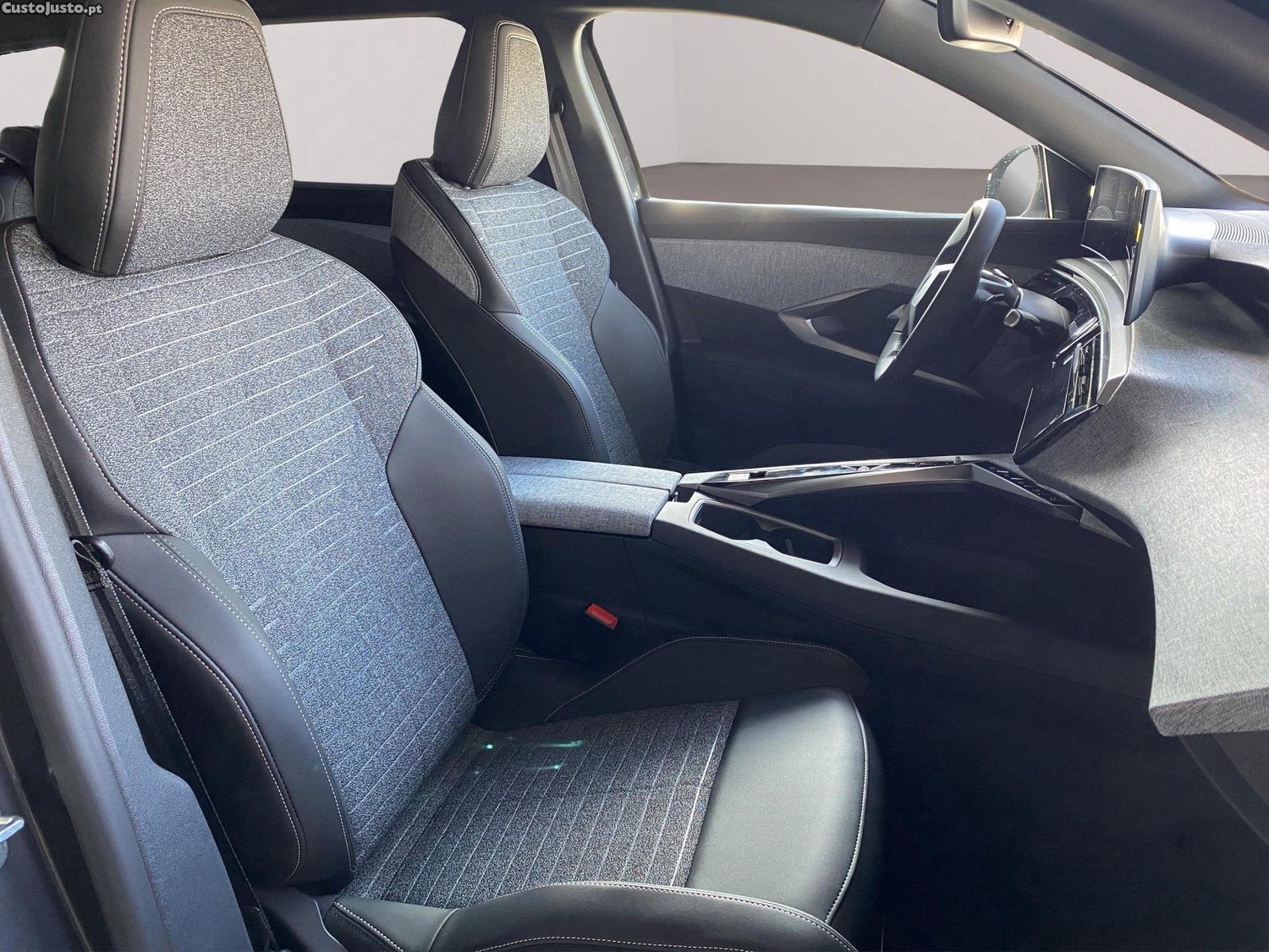 Peugeot 5008 1.2 Hybrid Allure e-DCS6 — fotografia 6