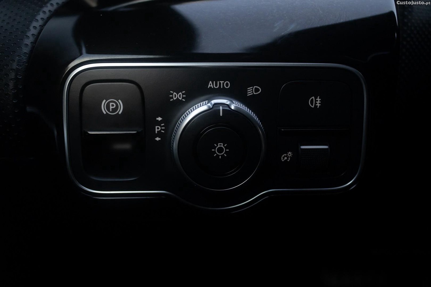 Mercedes-Benz A 180 d AMG Line Aut. — fotografia 6