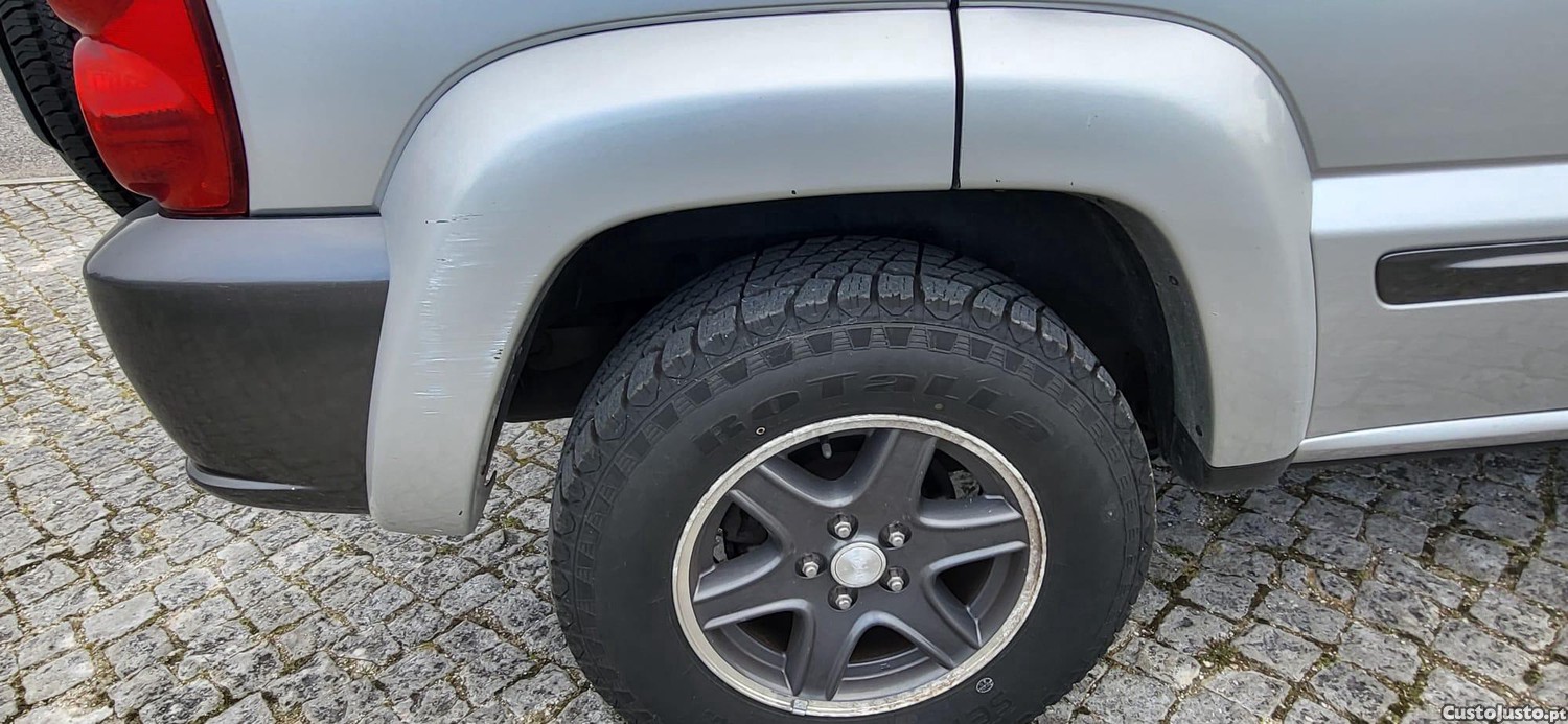 Jeep Cherokee () KJ Liberty 2.5 CRD 143 cv — fotografia 6