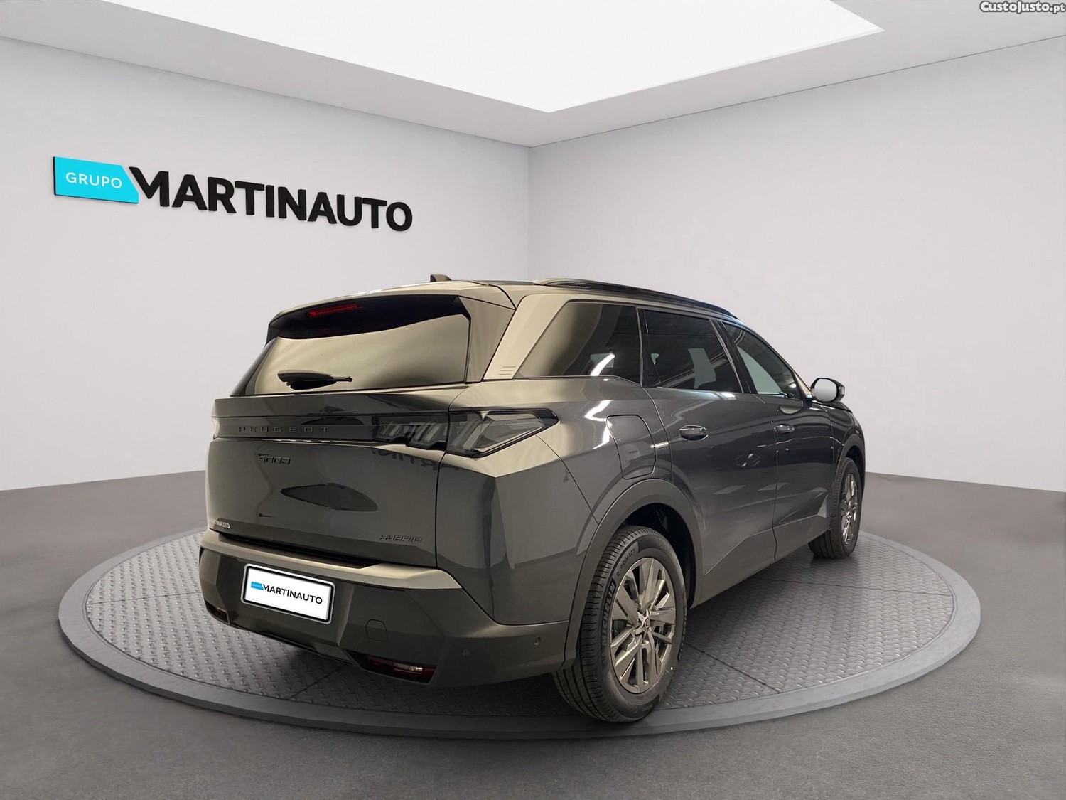Peugeot 5008 1.2 Hybrid Allure e-DCS6 — fotografia 17