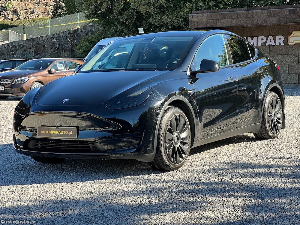 Tesla Model Y Standard Range C/IVA — fotografia 2