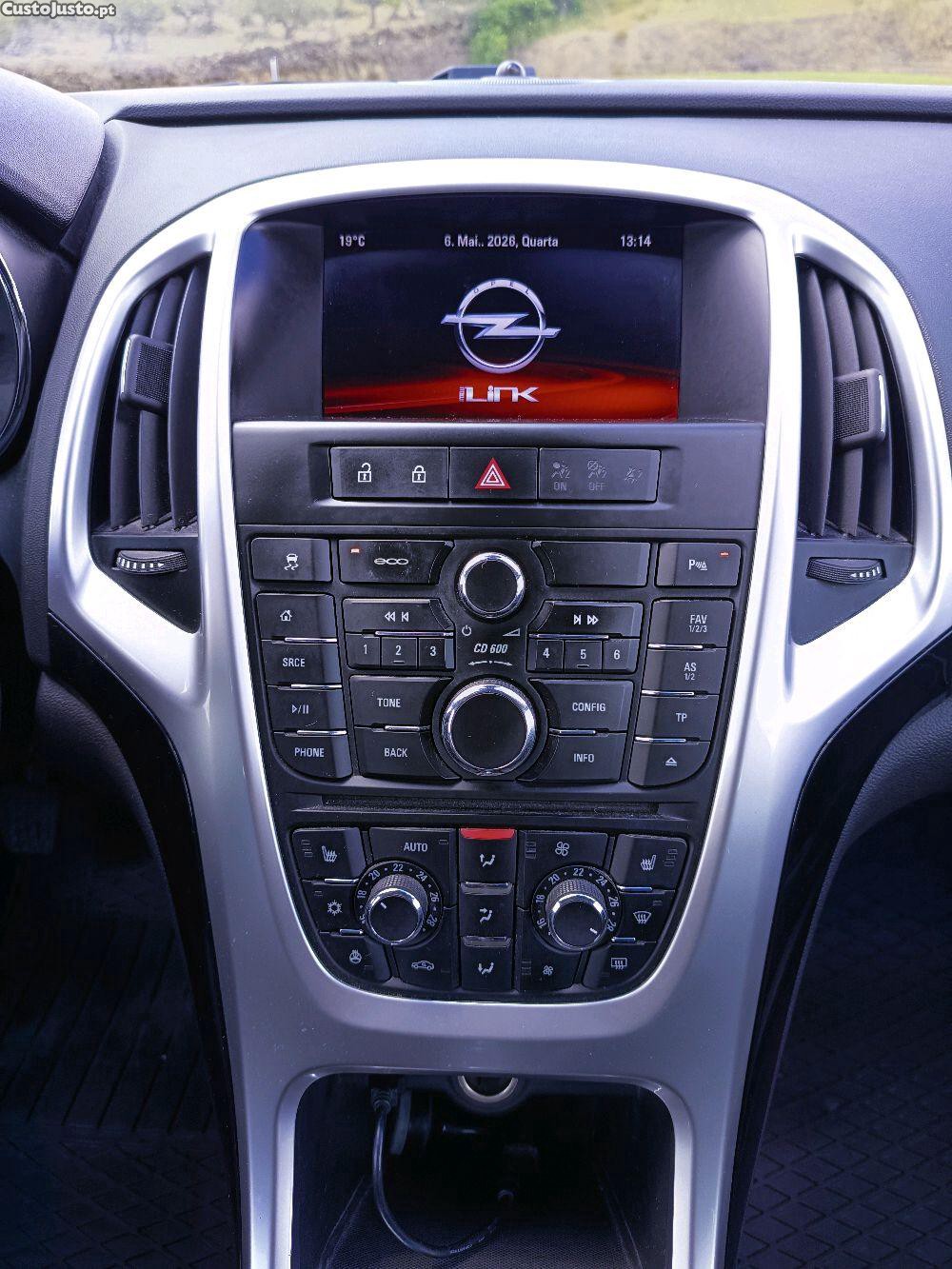 Opel Astra GTC — fotografia 3