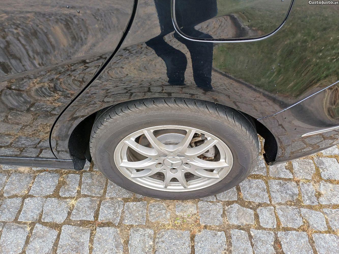 Mercedes-Benz B 180 CDI — fotografia 5