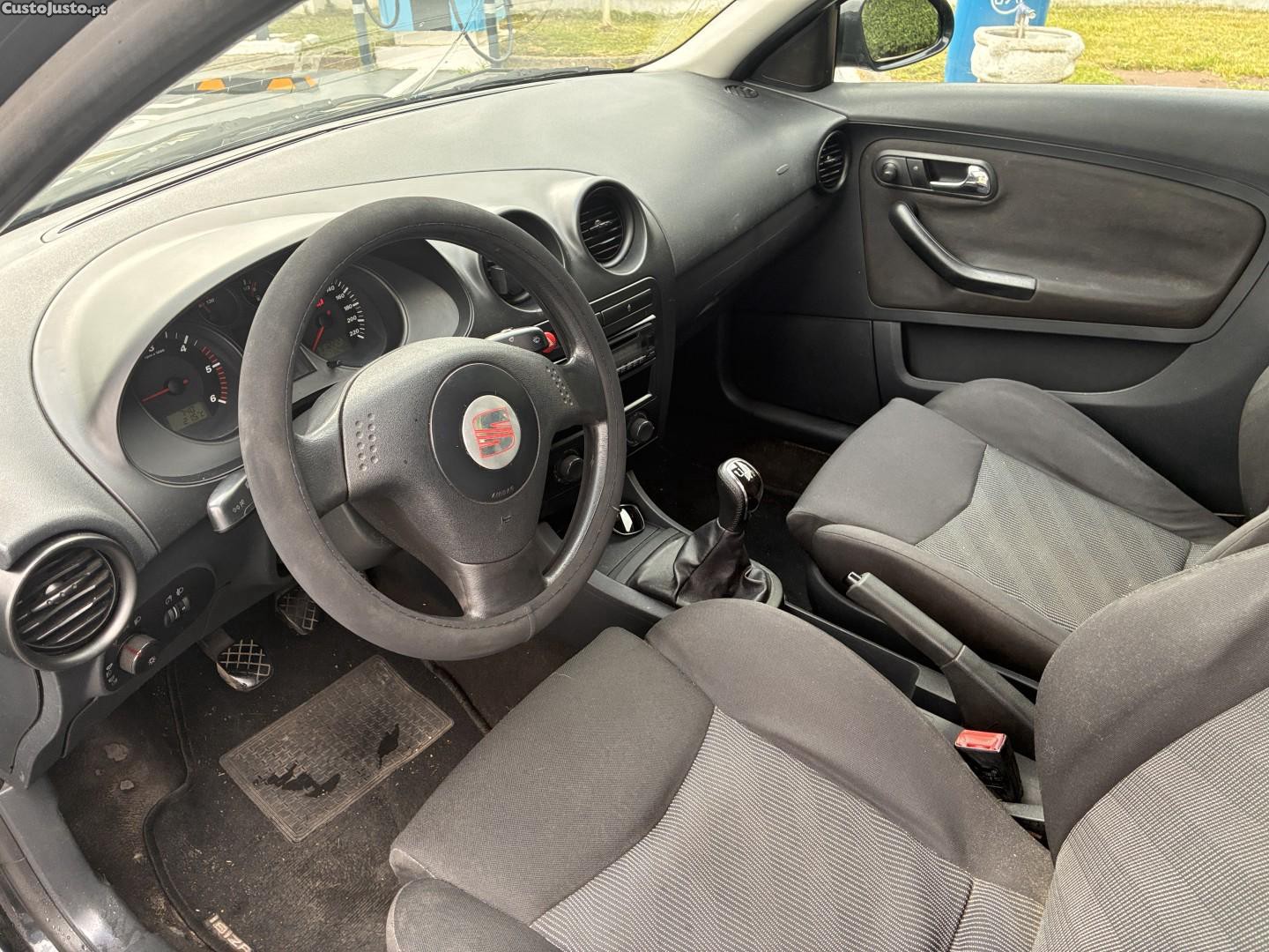 SEAT Ibiza 1.4 TDi Reference — fotografia 9