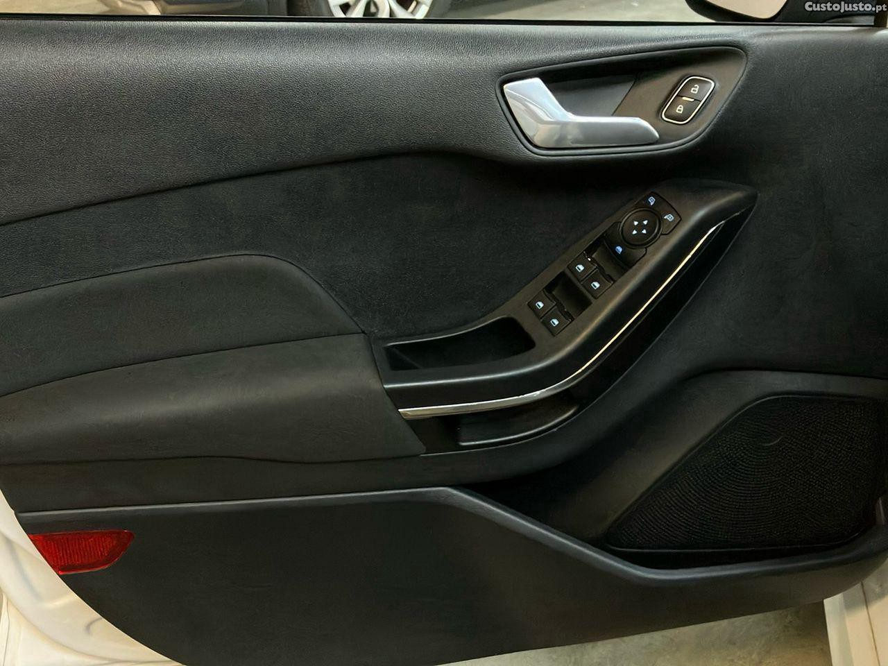 Ford Fiesta 1.0 EcoBoost ST-Line — fotografia 4
