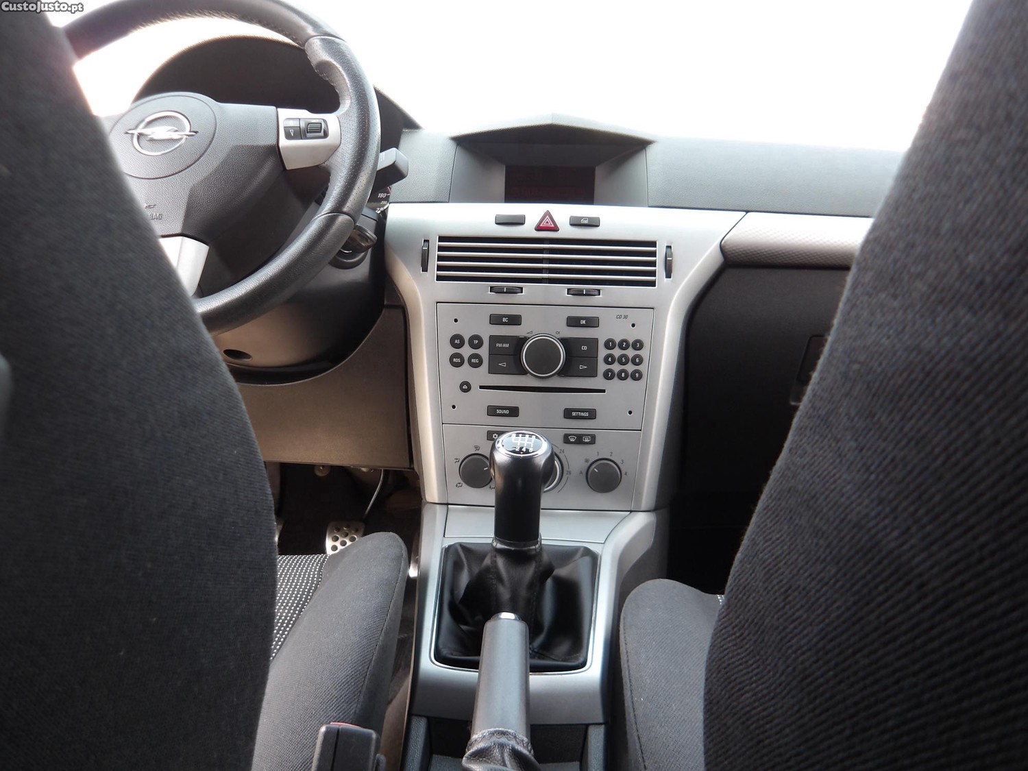 Opel Astra Gtc — fotografia 3