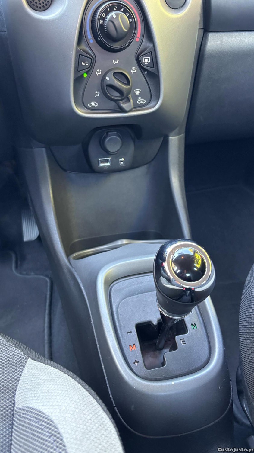 Toyota Aygo X 1.0 VVT-iAutomático — fotografia 8