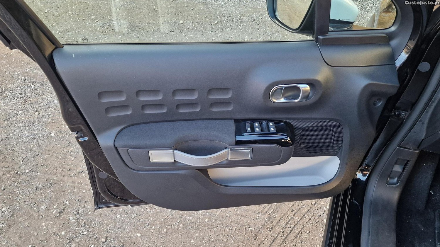 Citroën C3 1.2 PureTech Shine EAT6 — fotografia 19