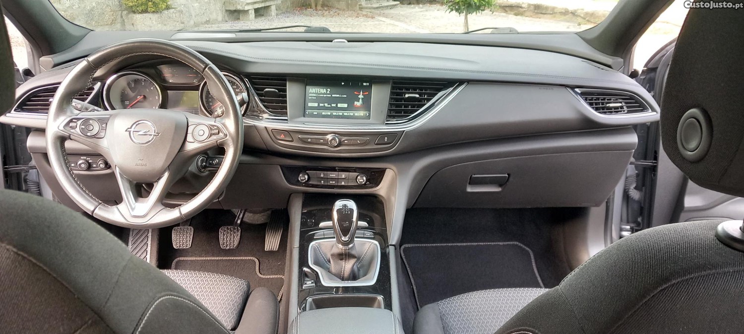 Opel Insignia Sport Tourer 1.5 Business — fotografia 6