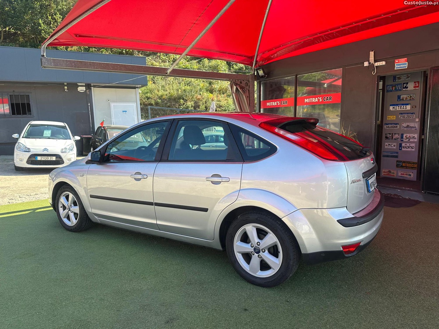 Ford Focus 1.6 TDCI — fotografia 17