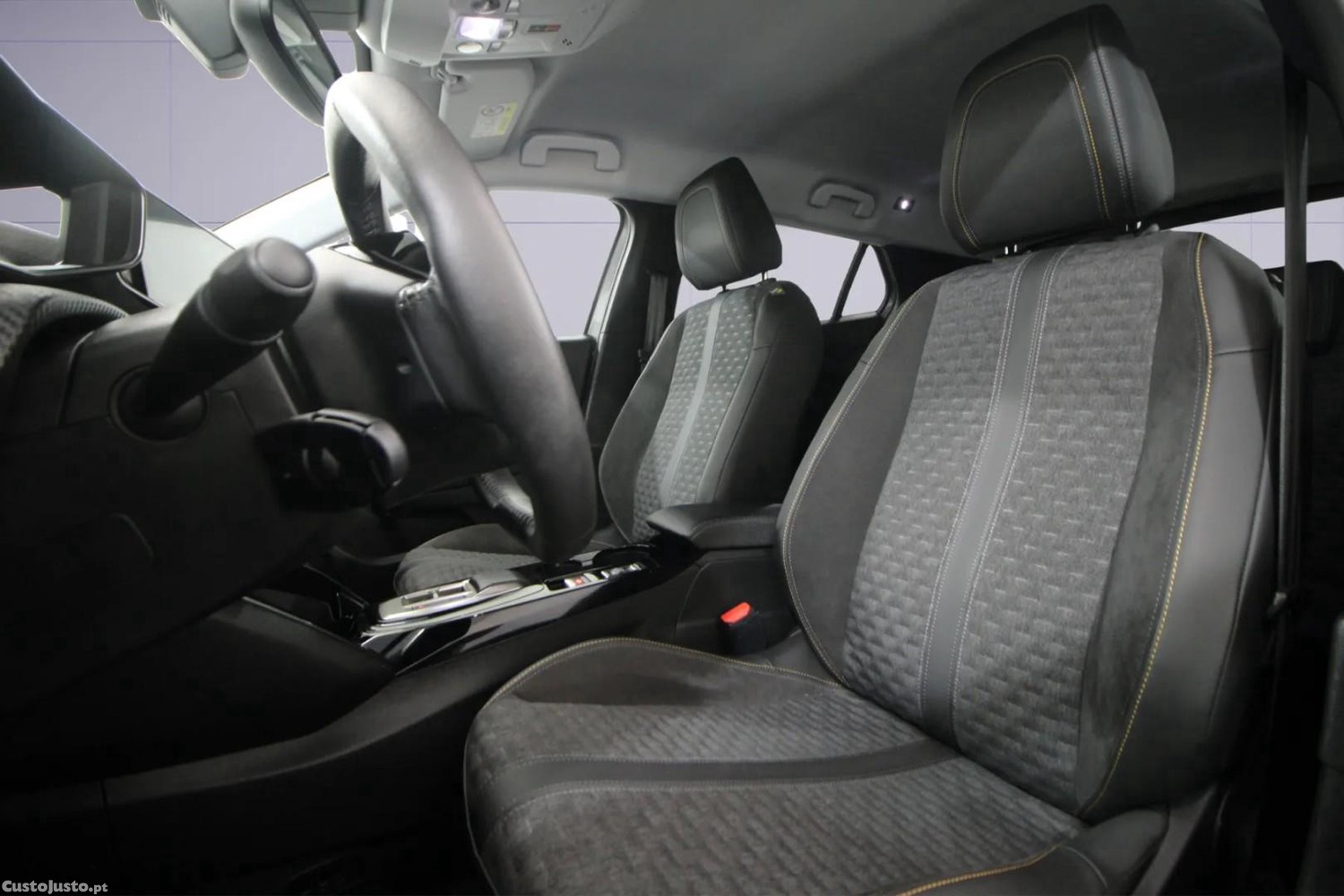 Peugeot e-2008 Allure — fotografia 10