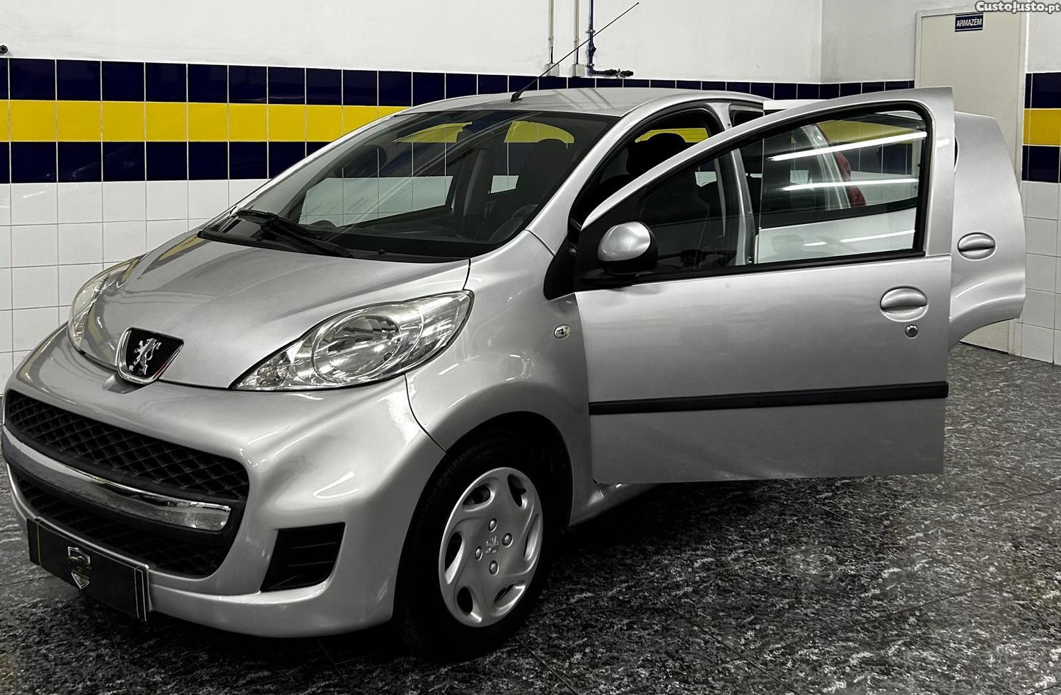 Peugeot 107 FILOU — fotografia 4