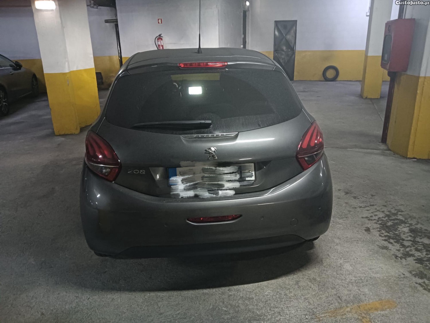 Peugeot 208 1.2 Signature — fotografia 2