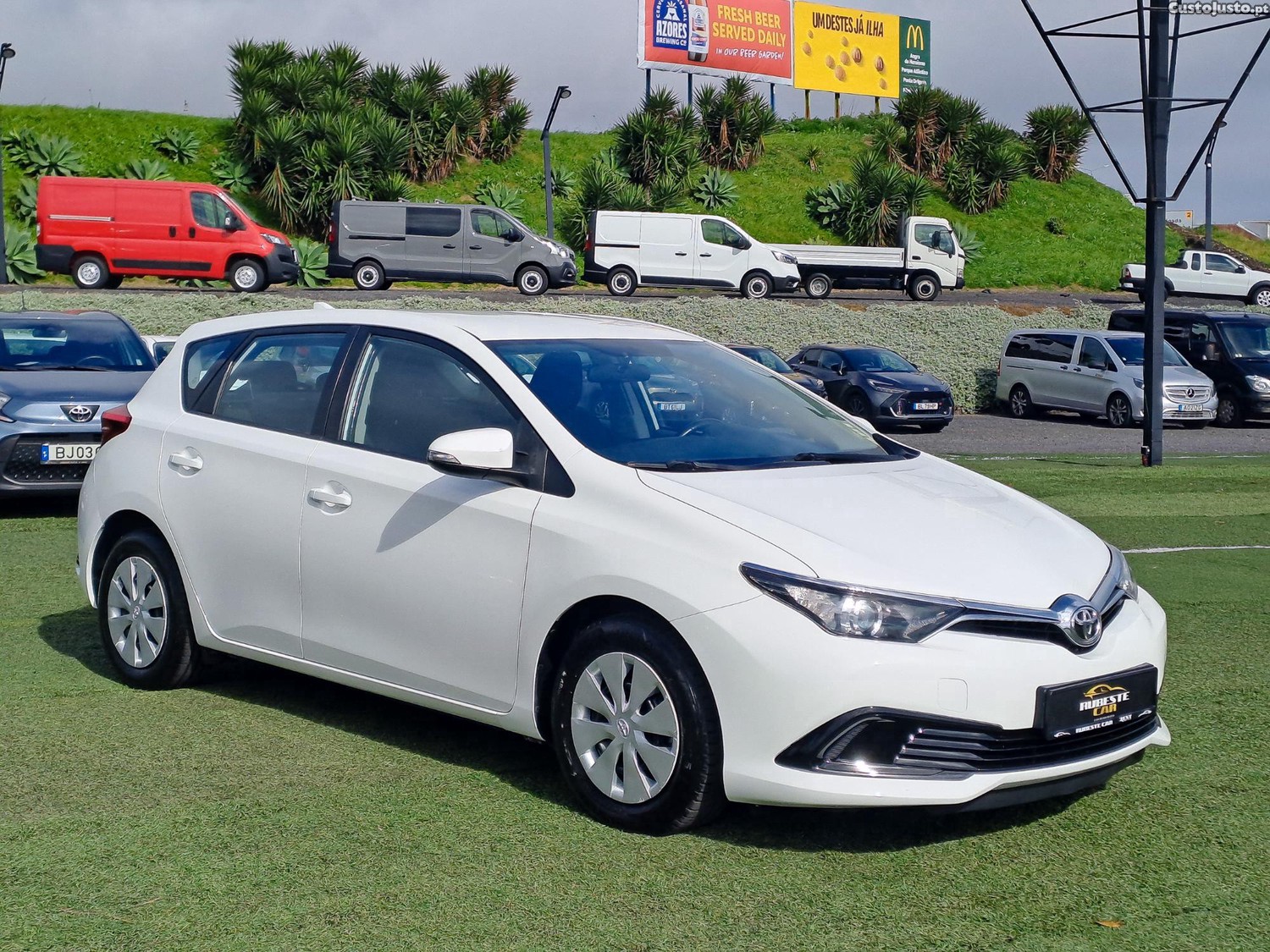 Toyota Auris 1.4 D4D ACTIVE + AC 90CV DIESEL 2015 - 15 foto 3