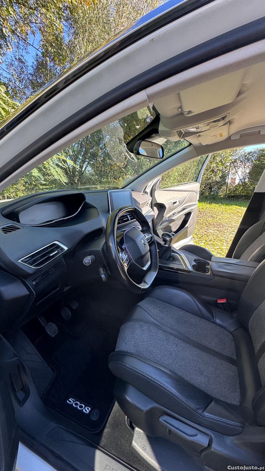 Peugeot 5008 . — fotografia 4