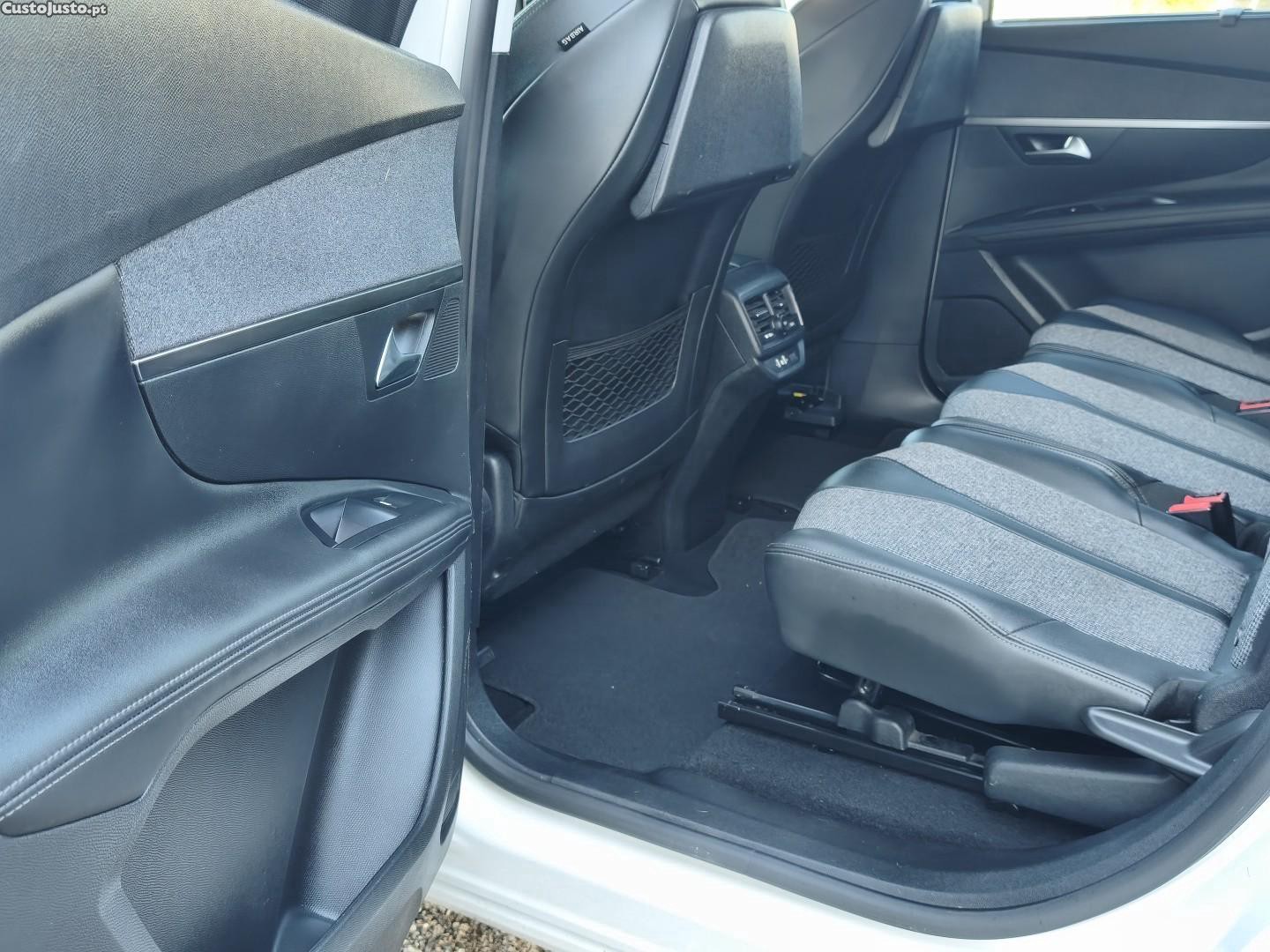 Peugeot 5008 1.2 PureTech Allure Pack EAT8 — fotografia 2