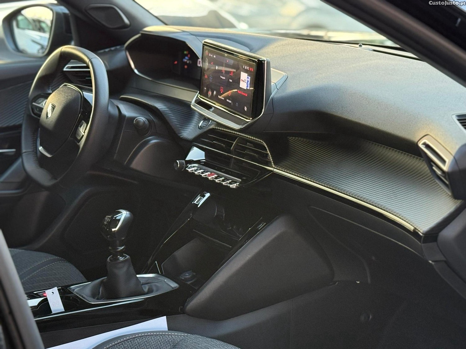 Peugeot 2008 1.2 PureTech Allure — fotografia 5