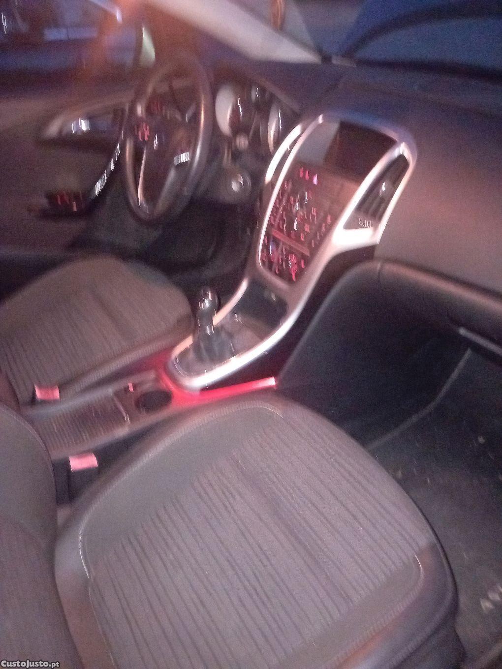 Opel Astra 1.4 gasolina — fotografia 2