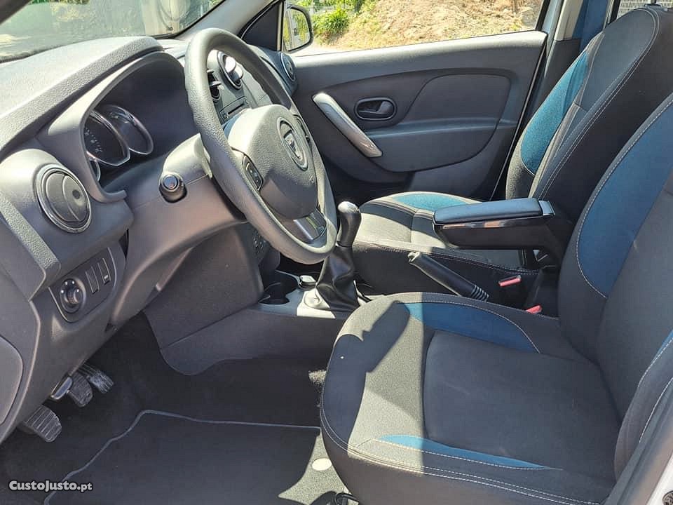 Dacia Sandero 1.5 DCI Confort 90 cv — fotografia 3