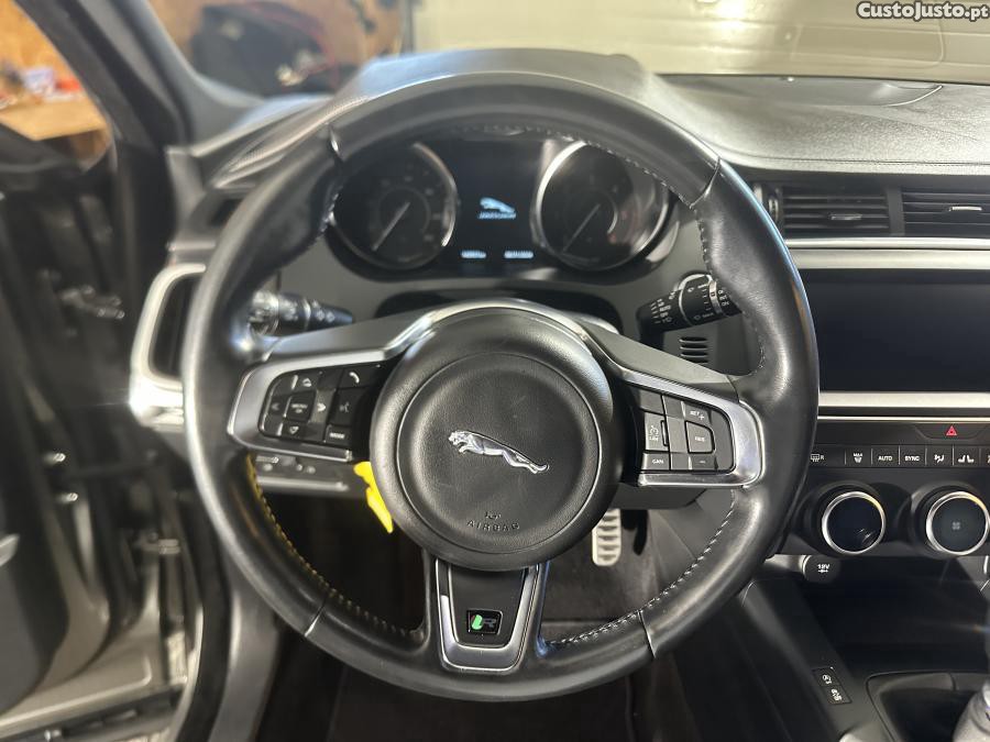 Jaguar E-Pace 2.0 i4D SE — fotografia 11