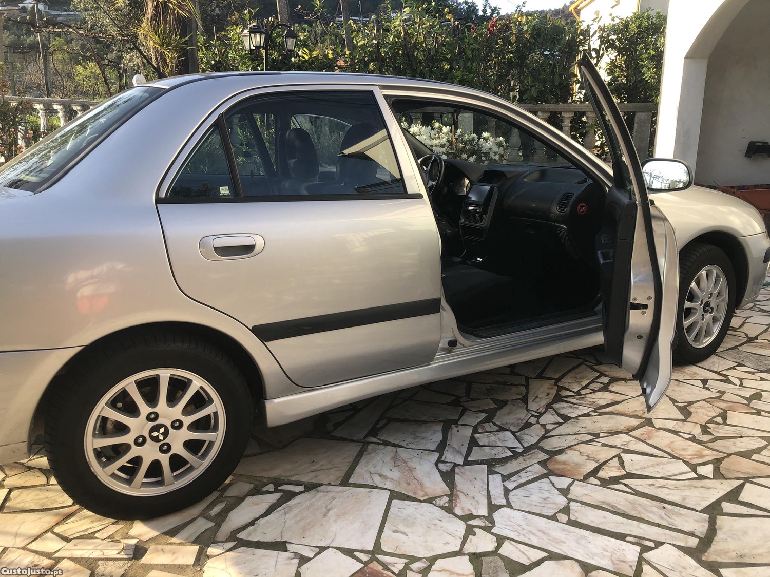 Mitsubishi Carisma 1.3 — fotografia 4