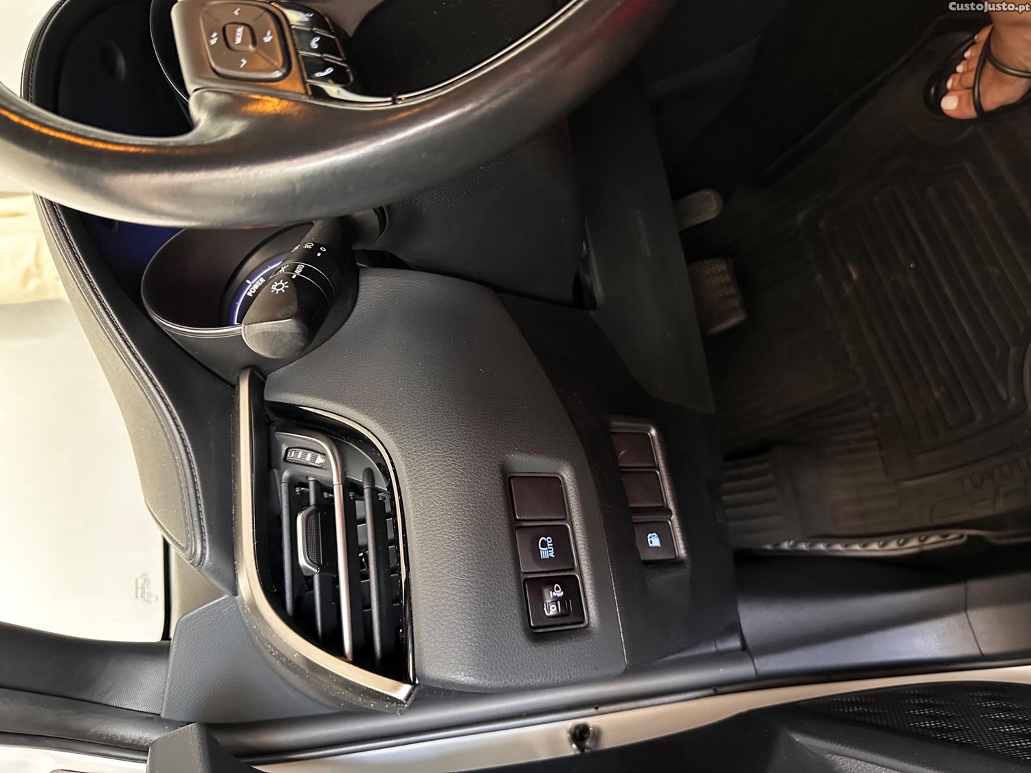Toyota C-HR — fotografia 8