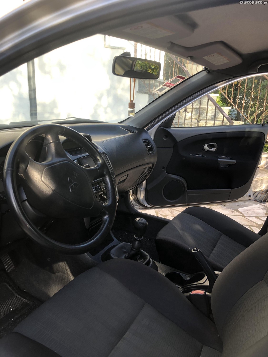 Mitsubishi Carisma 1.3 — fotografia 5