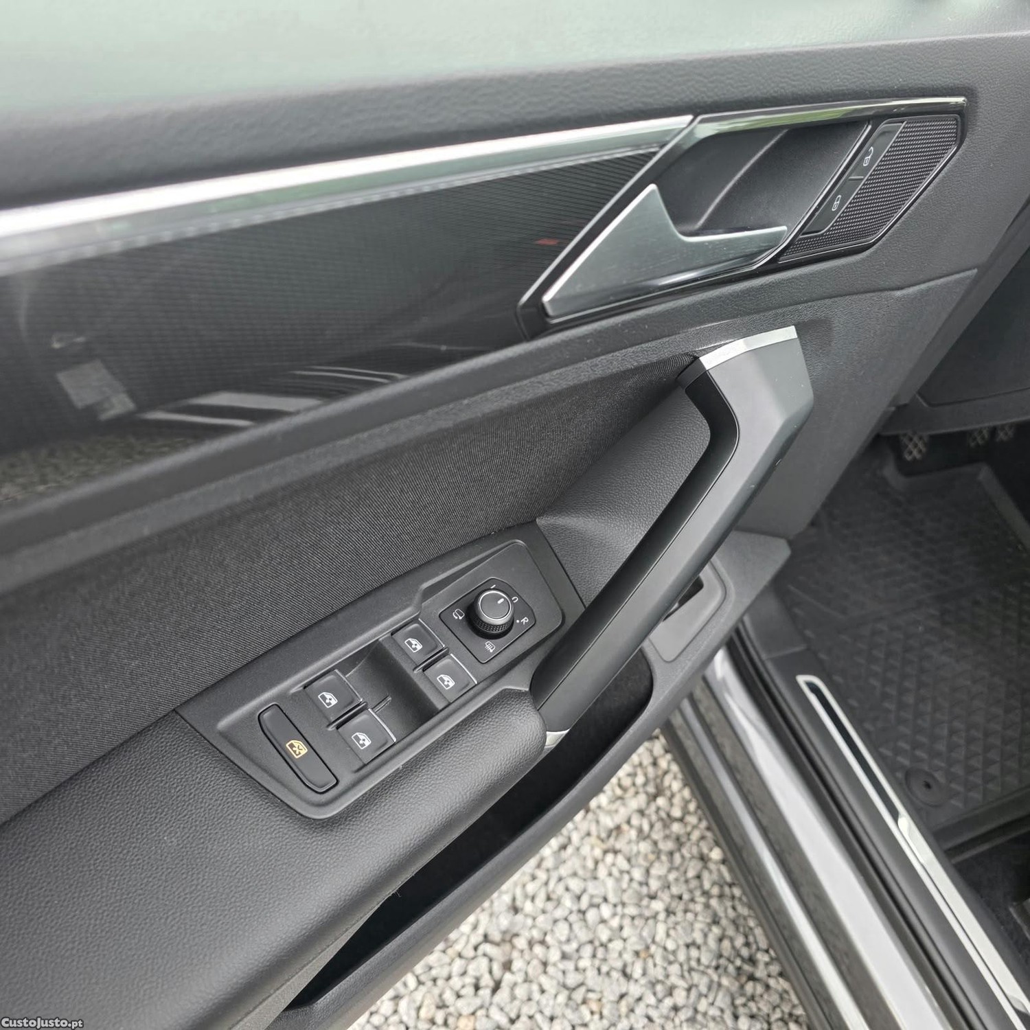 Volkswagen Tiguan 2.0 TDi Sport BlueMotion — fotografia 9