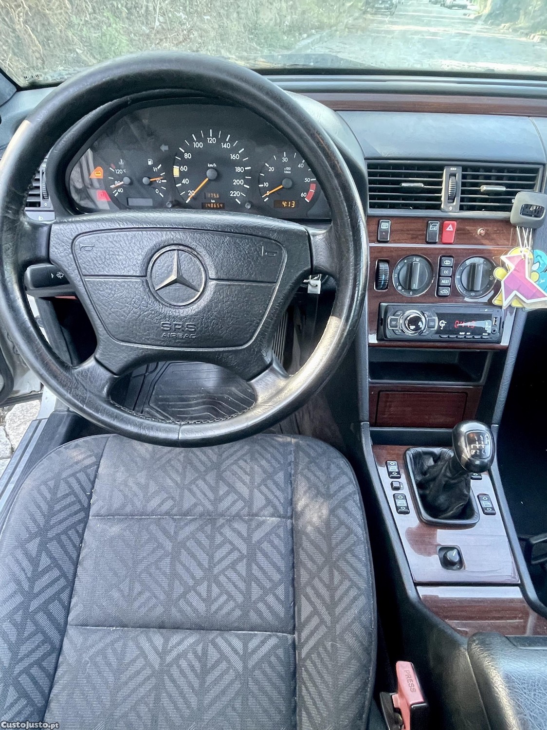 Mercedes-Benz 220 D — fotografia 9