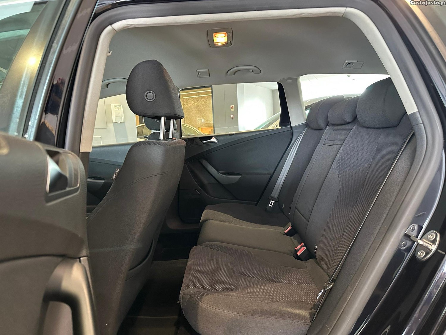 Volkswagen Passat 1.6 TDI Confortline BM — fotografia 8