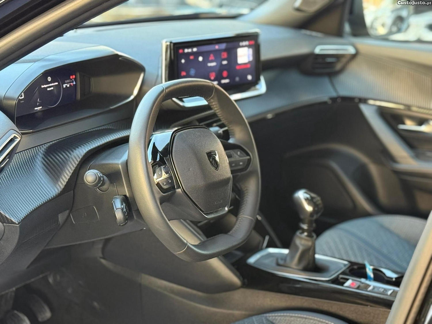 Peugeot 2008 1.2 PureTech Allure — fotografia 6