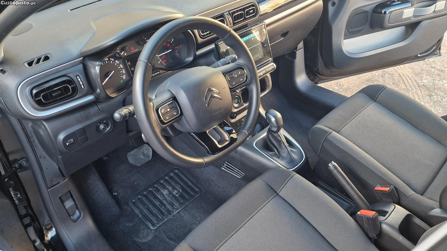 Citroën C3 1.2 PureTech Shine EAT6 — fotografia 17