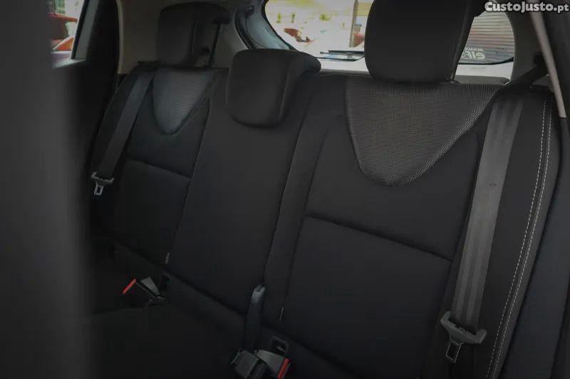 Renault Clio 1.5 dci limited edc — fotografia 4