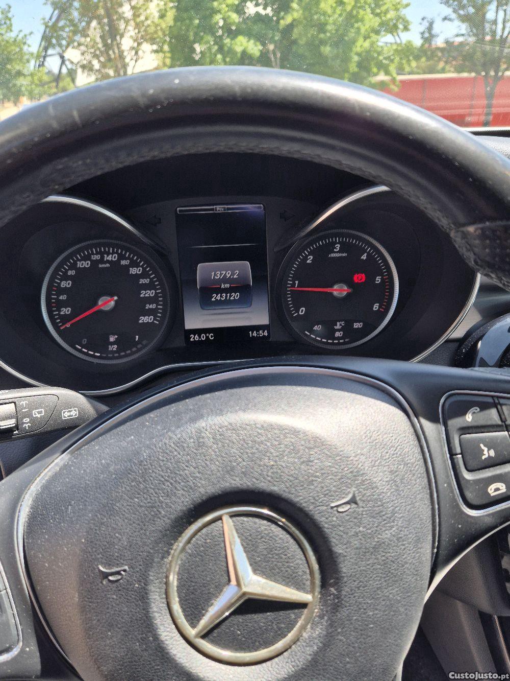 Mercedes-Benz C 200 bluetec — fotografia 5