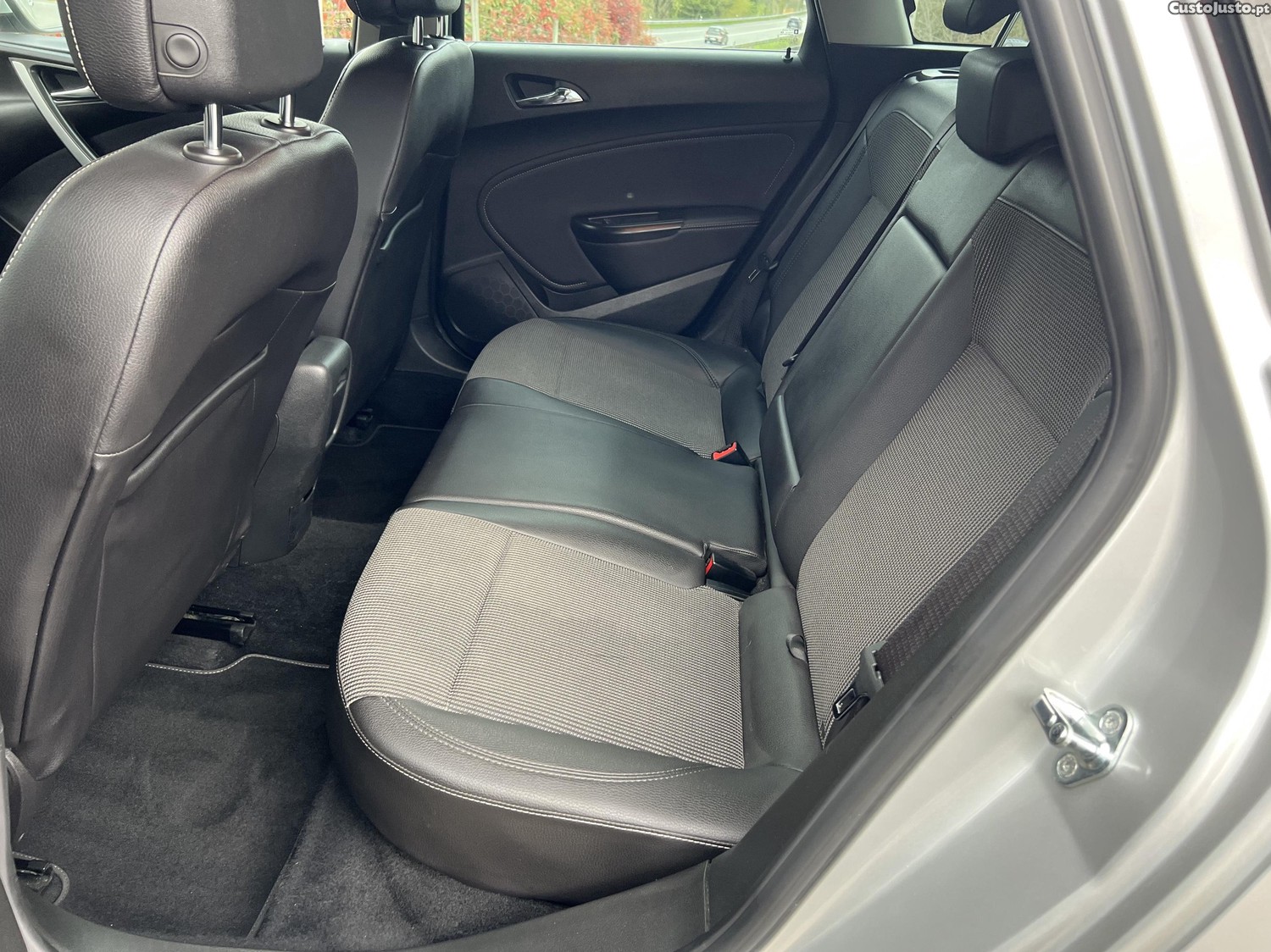 Opel Astra Sport Tourer — fotografia 3