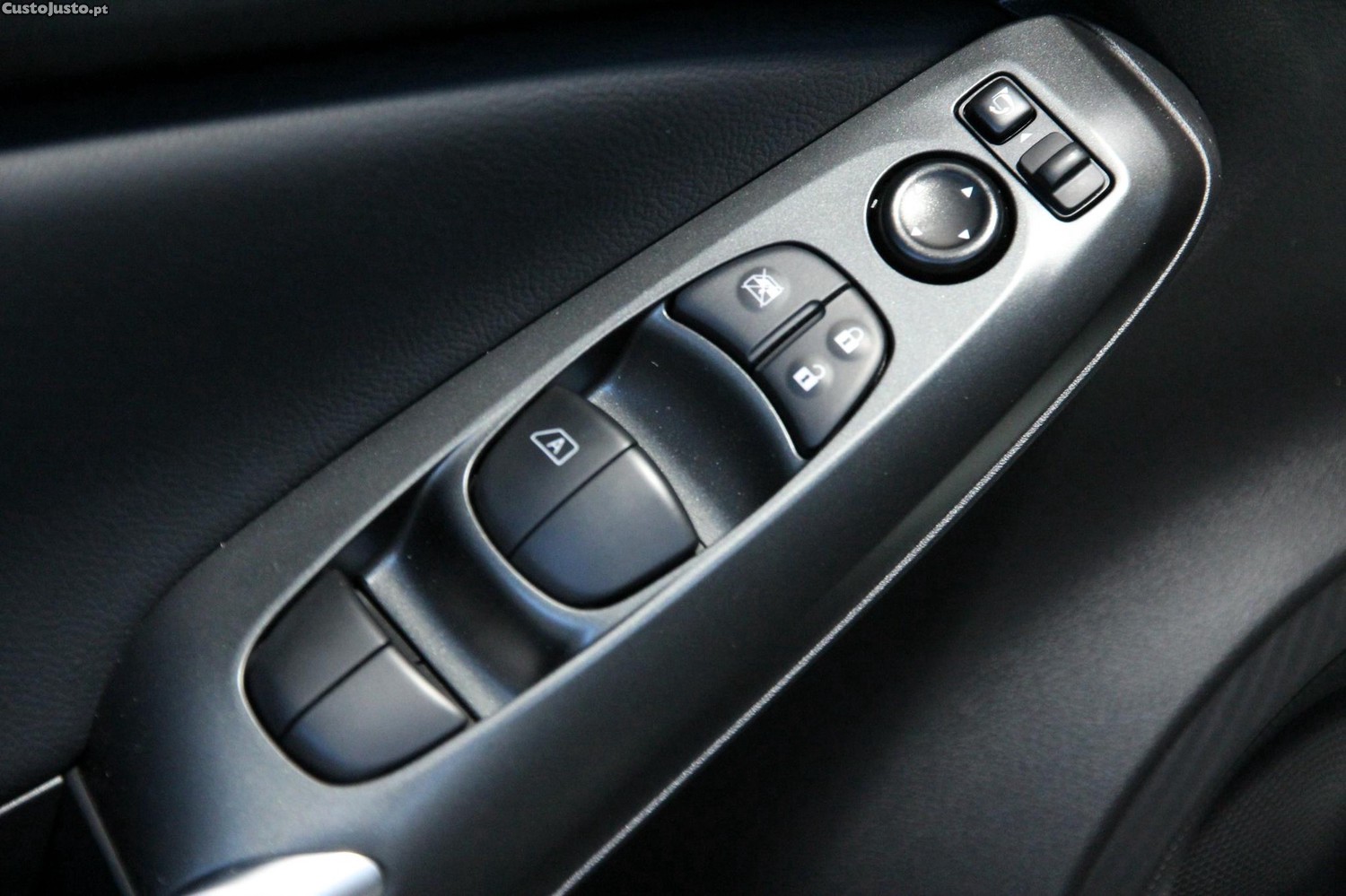 Nissan Juke 1.0 DIG-T N-Connecta NAV.+TwoTone NC DCT — fotografia 13