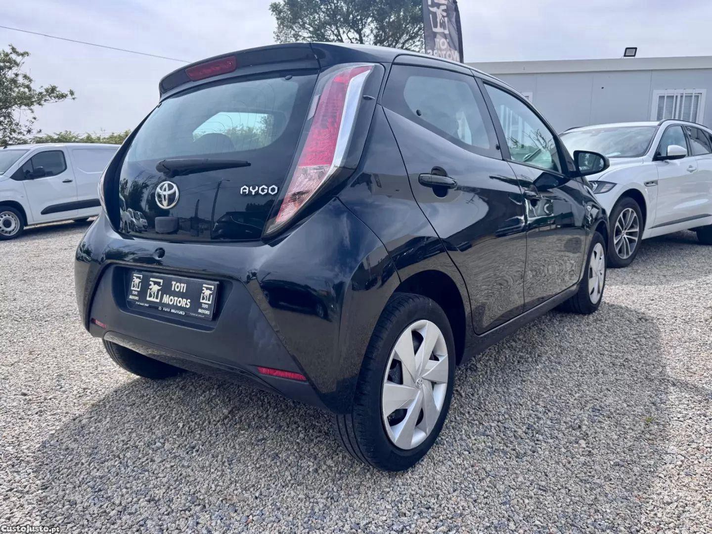 Toyota Aygo 1.0 x-clusiv — fotografia 16
