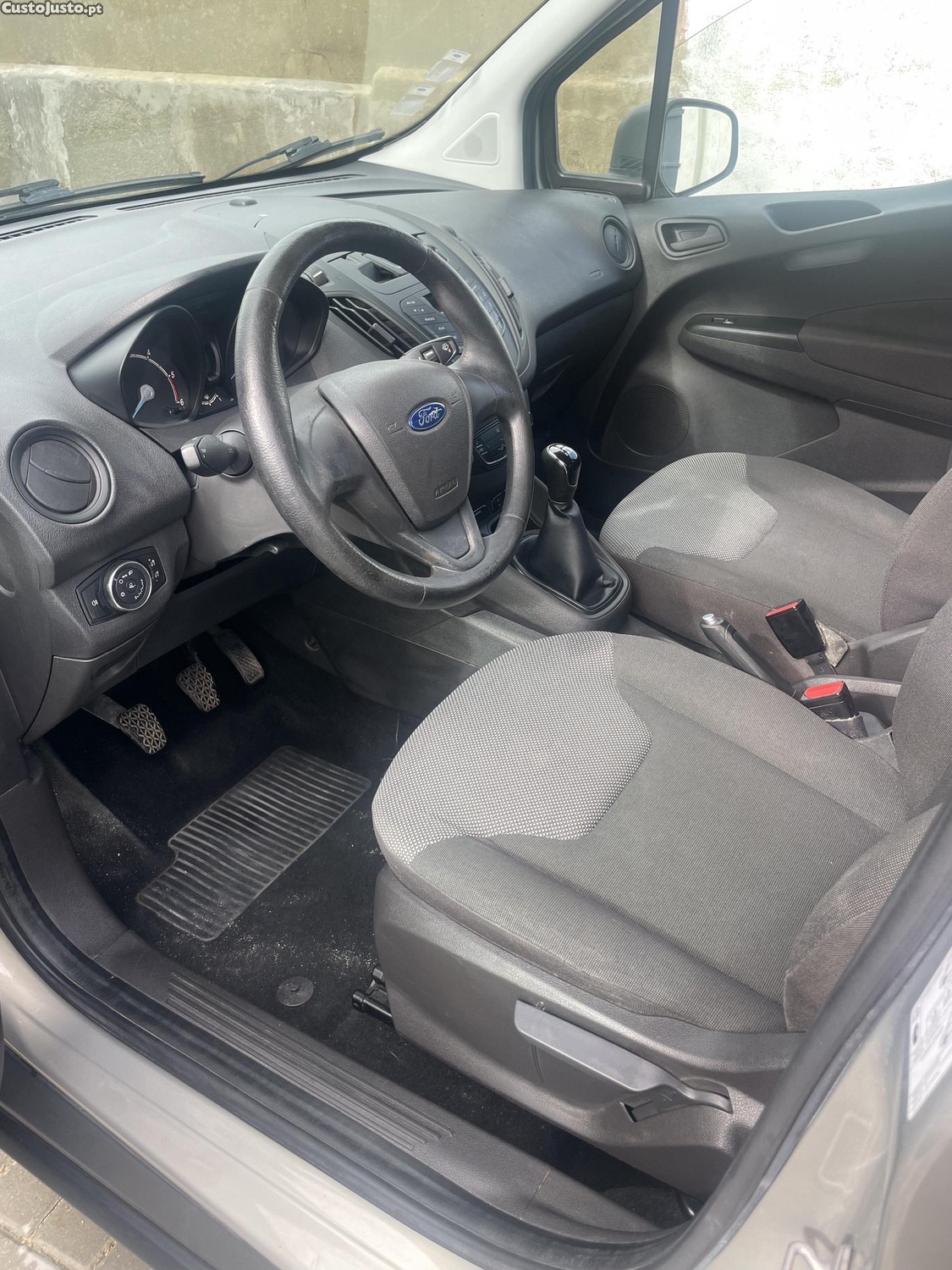 Ford Tourneo Courrier 1.5dti — fotografia 2