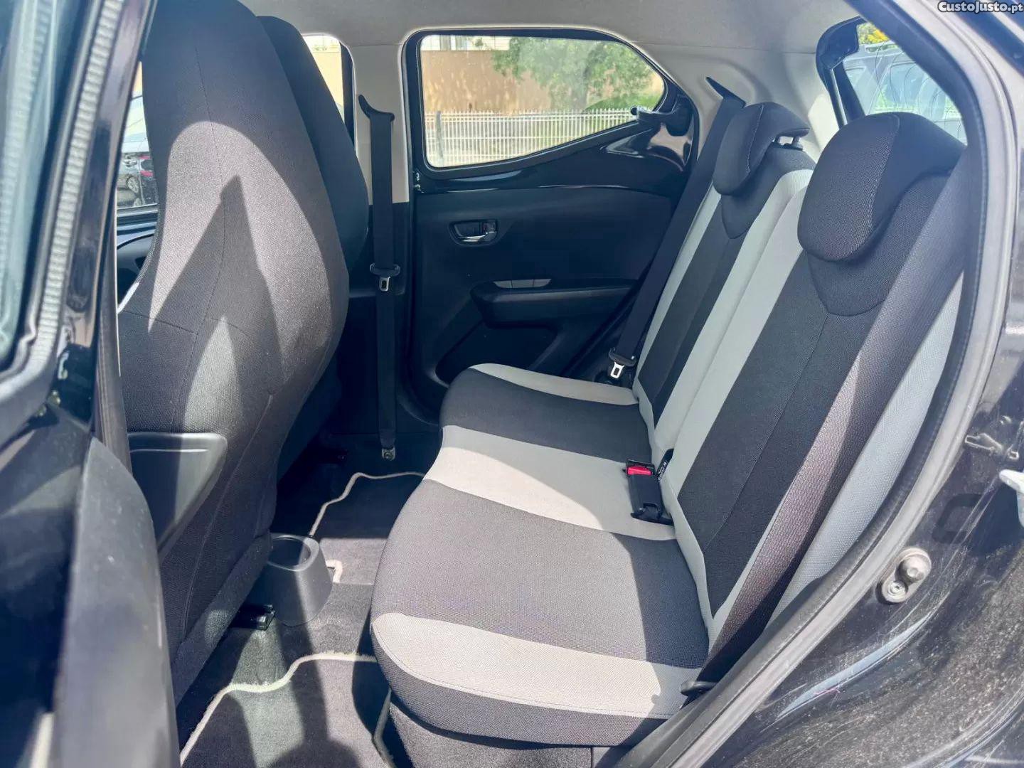 Toyota Aygo 1.0 x-clusiv — fotografia 15