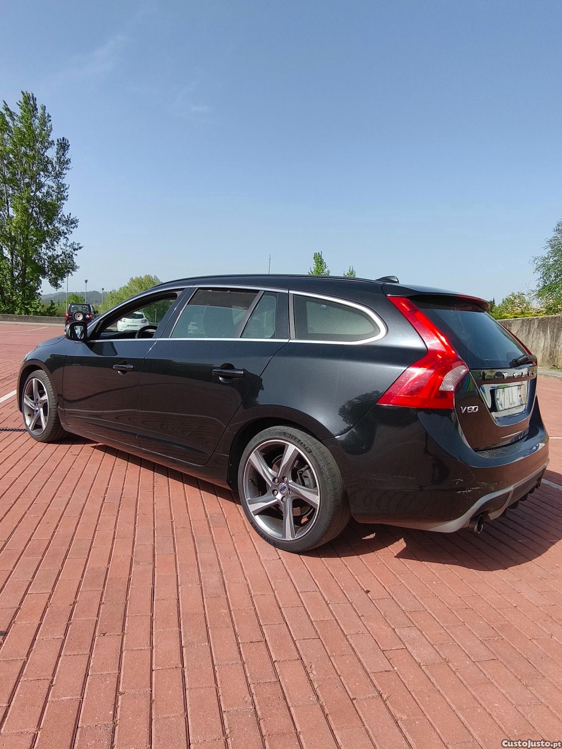 Volvo V60 R design 2.0 D3, motor5 cilindros — fotografia 9
