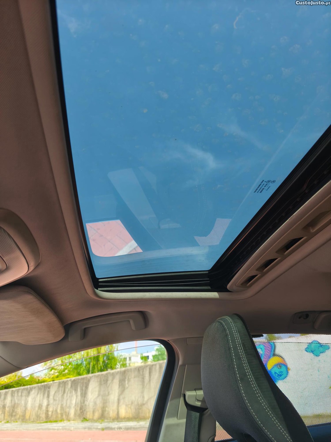 Volvo V60 R design 2.0 D3, motor5 cilindros — fotografia 8
