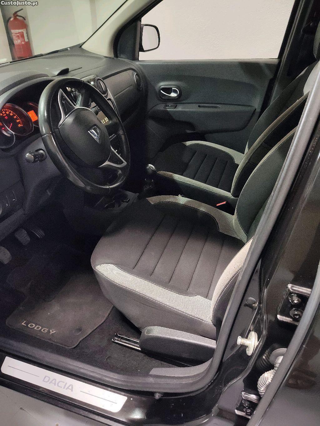 Dacia Lodgy 1.5 DCI 115cv 7L Stepway — fotografia 3