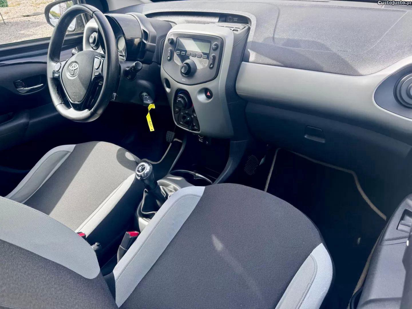 Toyota Aygo 1.0 x-clusiv — fotografia 3