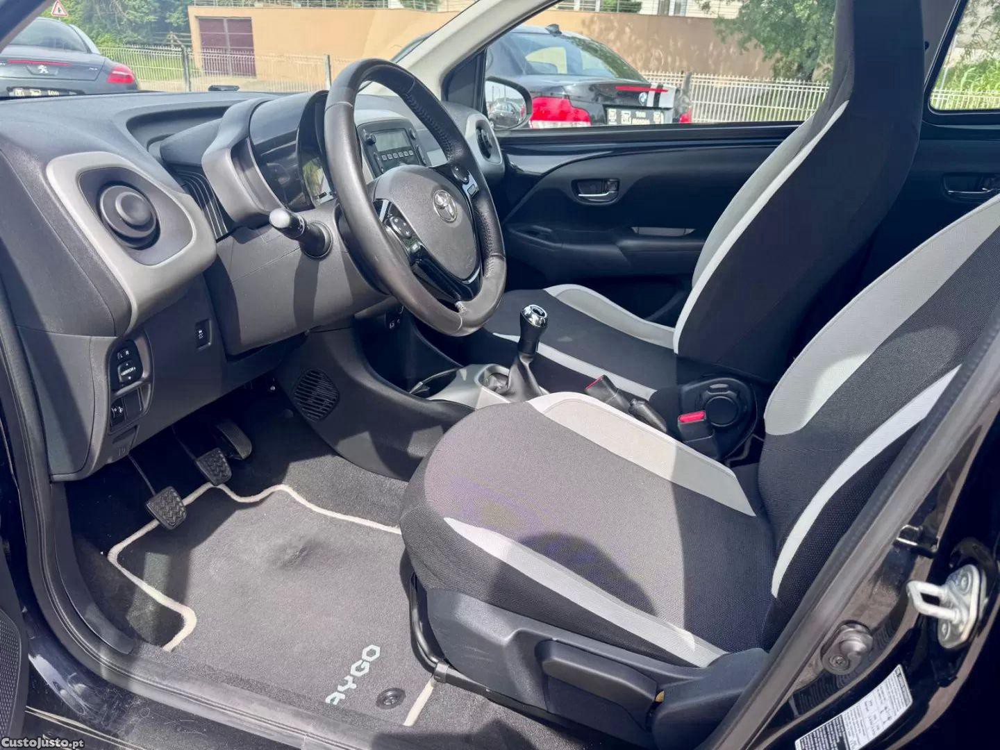 Toyota Aygo 1.0 x-clusiv — fotografia 14