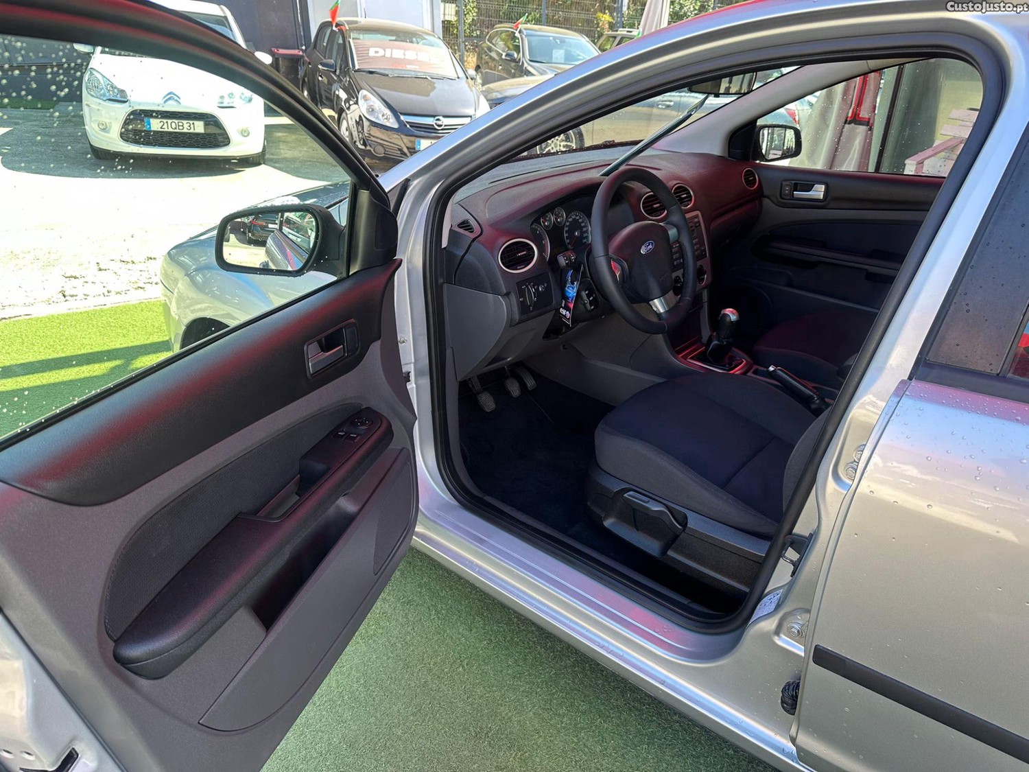Ford Focus 1.6 TDCI — fotografia 9