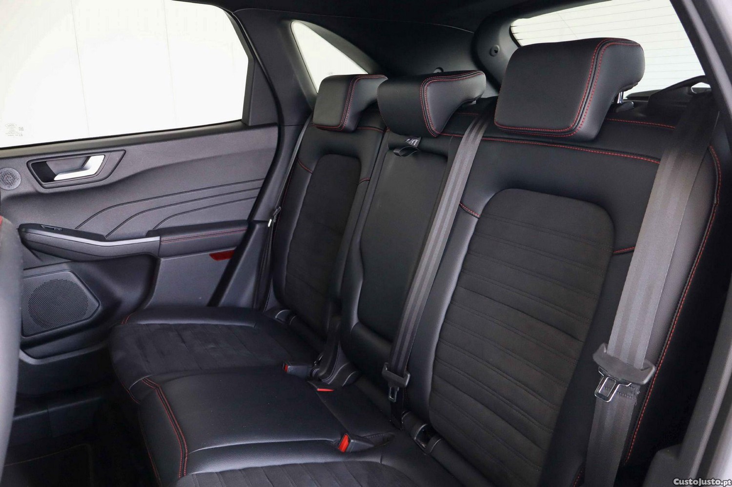 Ford Kuga 1.5 EcoBoost ST-Line X — fotografia 4