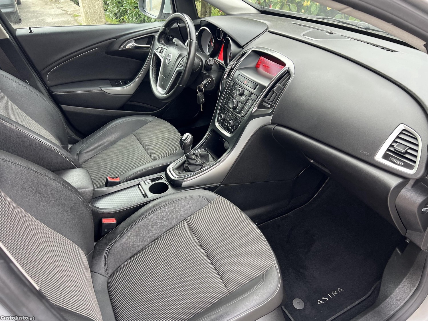 Opel Astra Sport Tourer — fotografia 2