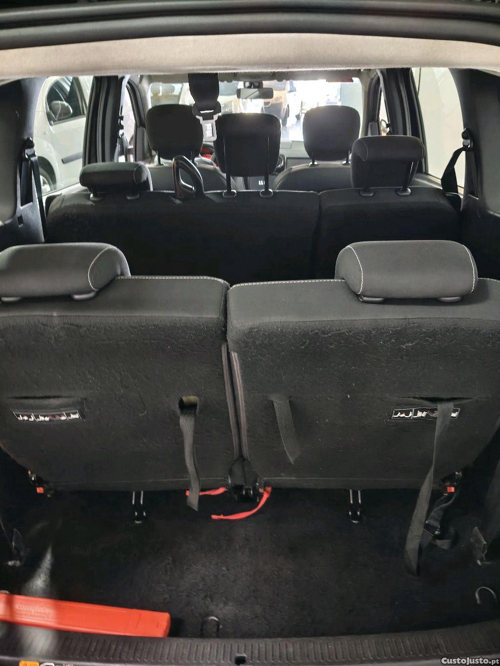 Dacia Lodgy 1.5 DCI 115cv 7L Stepway — fotografia 4