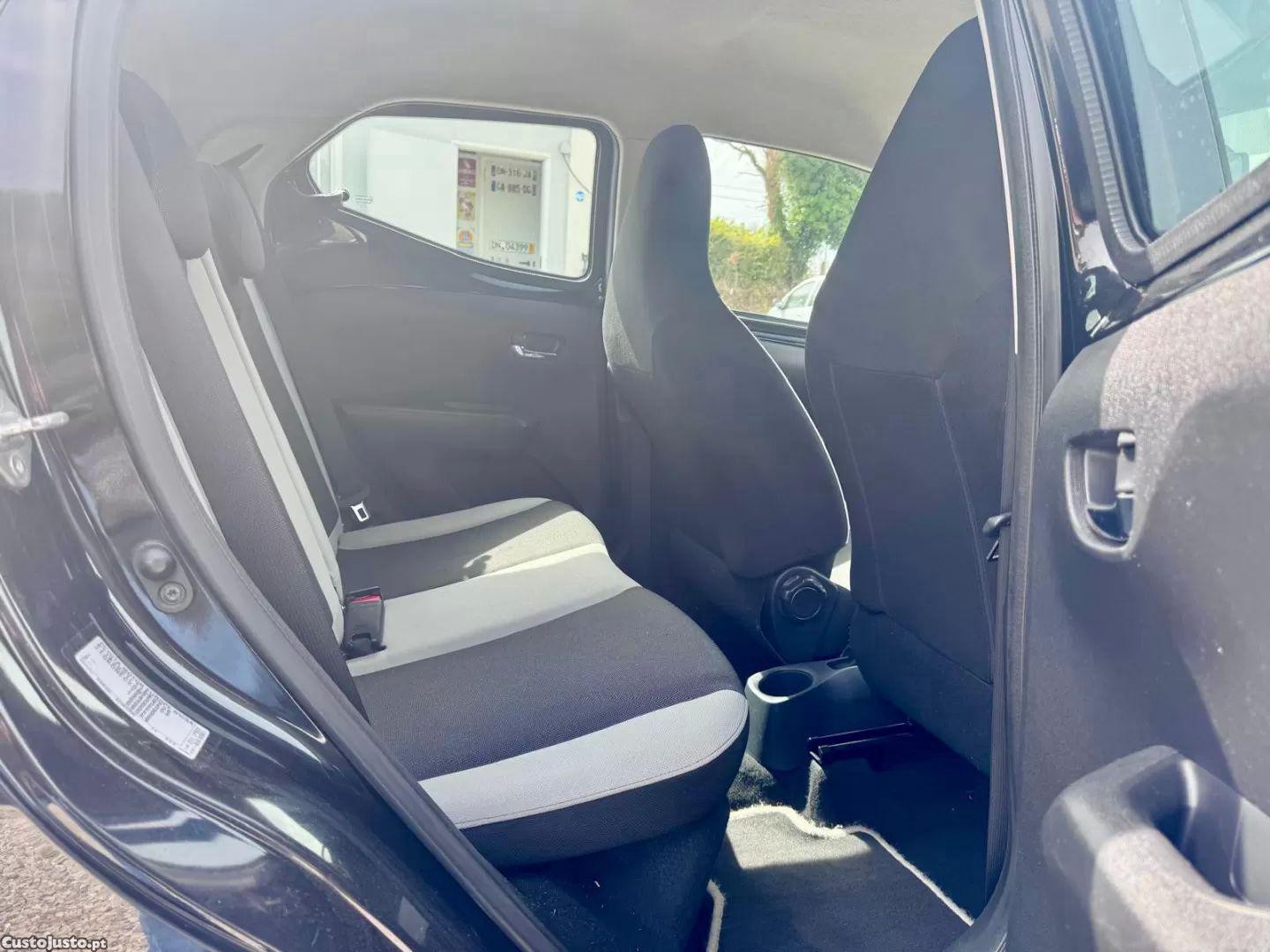 Toyota Aygo 1.0 x-clusiv — fotografia 13