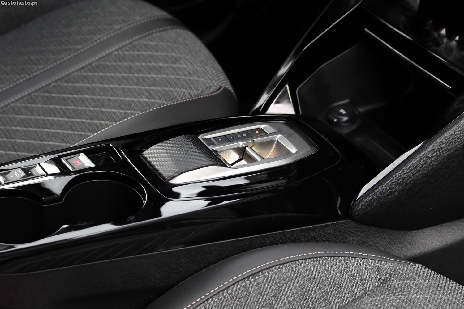 Peugeot 208 50 kWh Style — fotografia 14